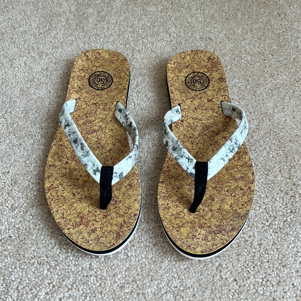 SO Flip Flops - Picture 1 of 7